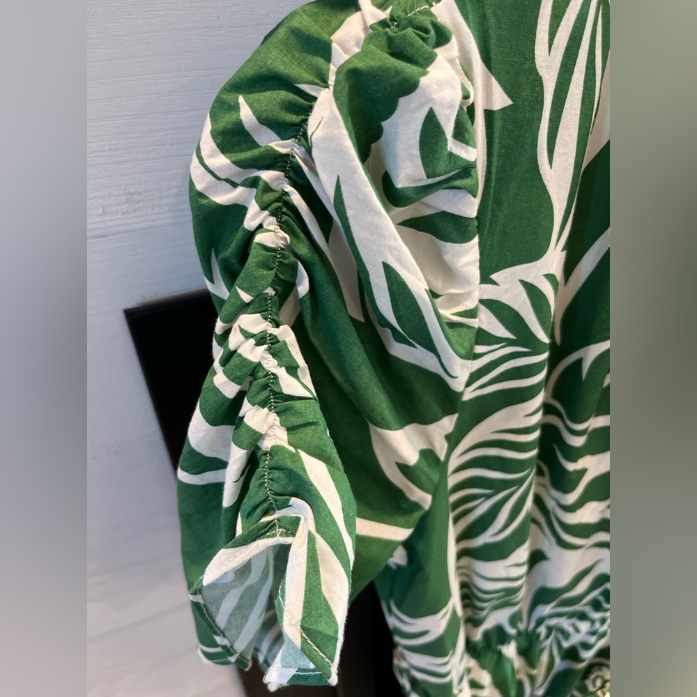 Women's THML Green Palm Leaf Ruffle Dress Size Small Excellent Condition - Picture 5 of 6